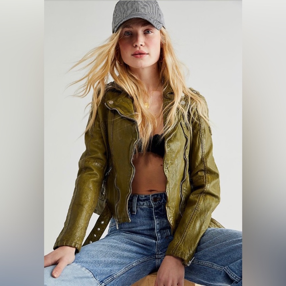 Free People - Wild Leather jacket 🔥 worn once olive green
Style No: 65638132 - Picture 2 of 6